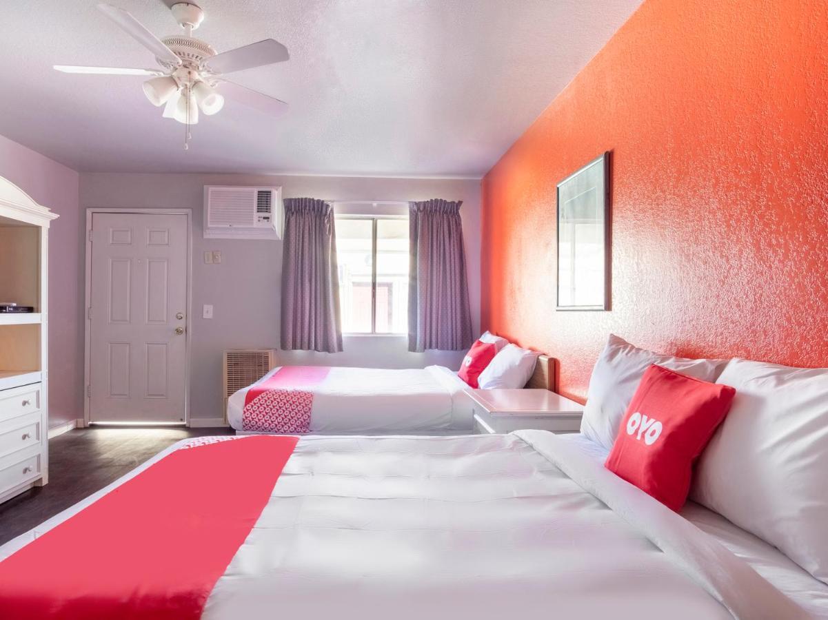 Oyo Hotel Coalinga Hwy 33 East Buitenkant foto