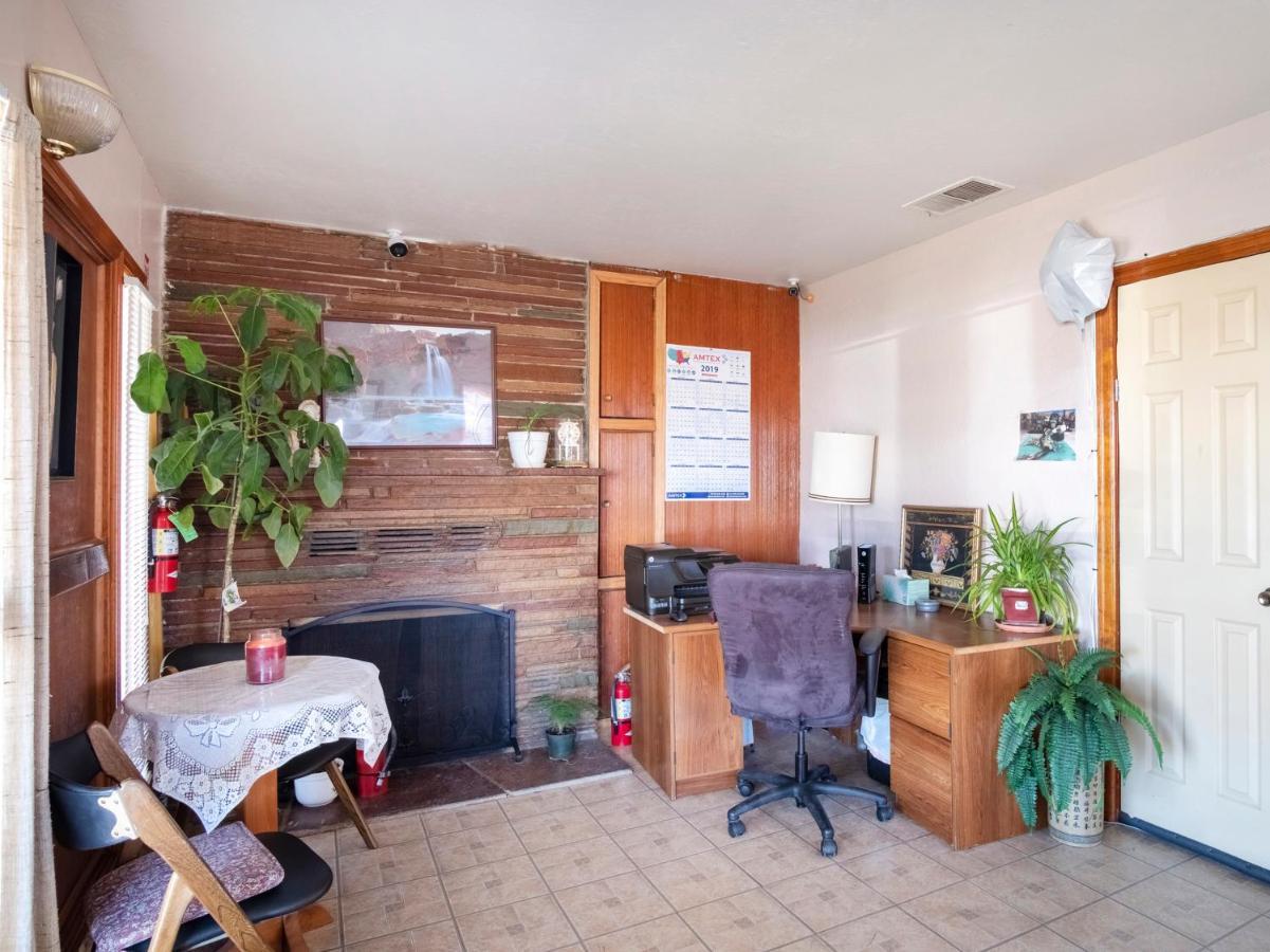 Oyo Hotel Coalinga Hwy 33 East Buitenkant foto