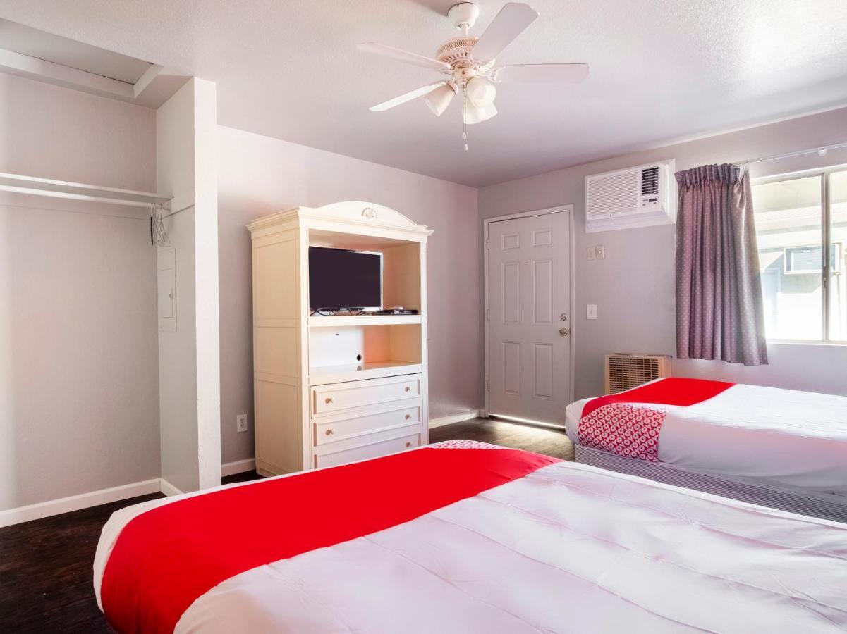 Oyo Hotel Coalinga Hwy 33 East Buitenkant foto